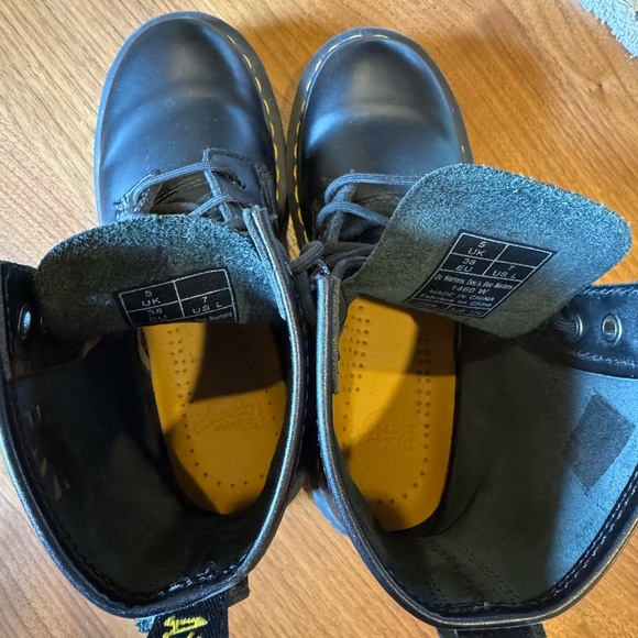 Dr. Martens The Original 1460 Black Smooth Leather Lace Up Durable Boots US 7 - Picture 8 of 10